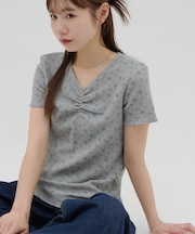 【umm.】胸ギャザー花柄ワッフル半袖トップス