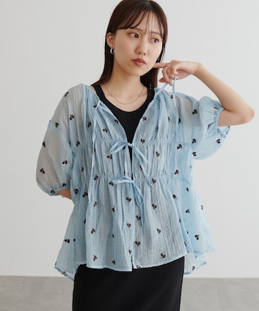 花柄刺繍ブラウス