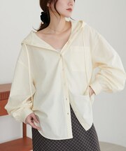 刺繍入りフードシャツ
