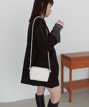 【必需品がしっかり入る◎】メッシュ編みシュリンクショルダーバッグ