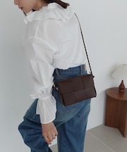 【必需品がしっかり入る◎】メッシュ編みシュリンクショルダーバッグ