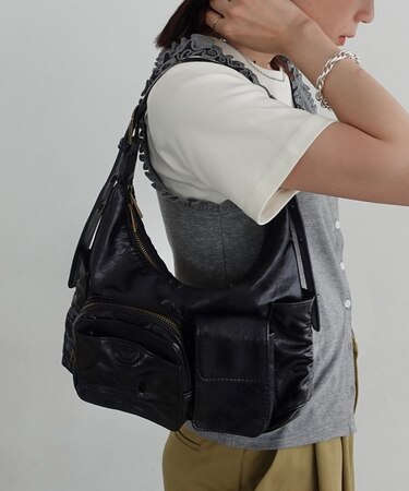 【モード感をプラス◎】アウトポケットギャザーショルダーバッグ