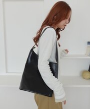 【ON/OFF頼れる！】アシメバケットショルダーバッグ