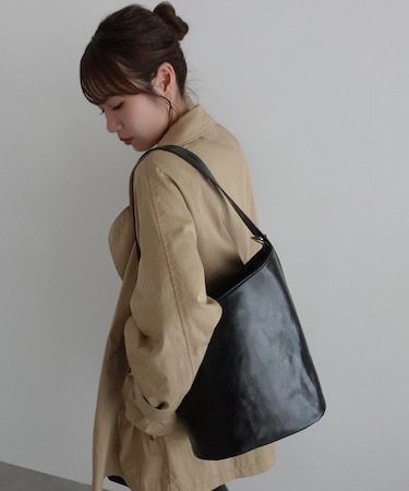 【ON/OFF頼れる！】アシメバケットショルダーバッグ