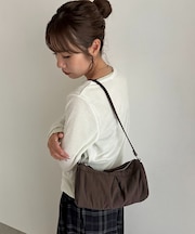 パデットフロントタックショルダーバッグ