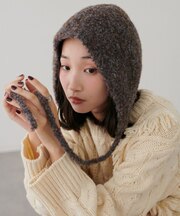 ブークレ紐付きビーニー