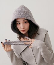 ブークレ紐付きビーニー