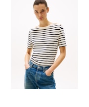 ゴールドボタンクルーネックトップス