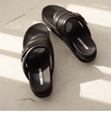 【MINNETONKA ミネトンカ】 プラットフォームパファートングサンダル 25M03