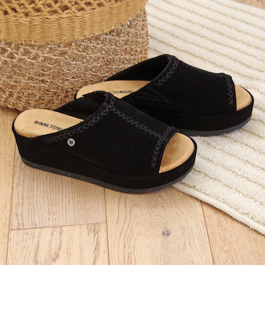 【MINNETONKA ミネトンカ】 スエード厚底サンダル PAISLEE