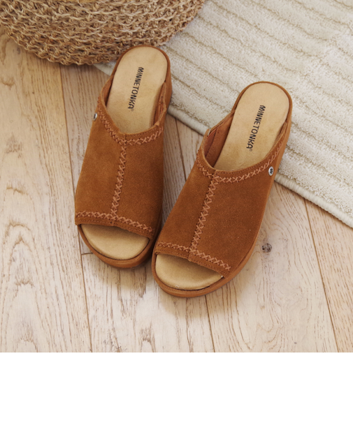 【MINNETONKA ミネトンカ】 スエード厚底サンダル PAISLEE