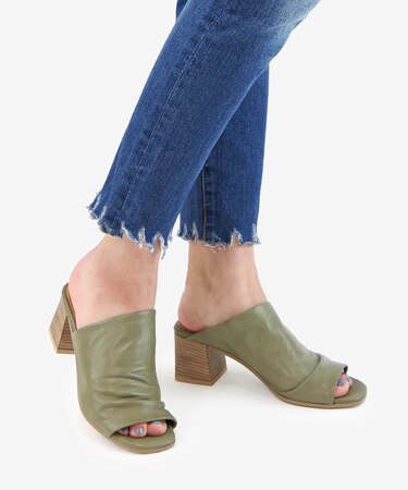 【BUENO SHOES ブエノシューズ】 チャンキーヒールサンダル【N1319】
