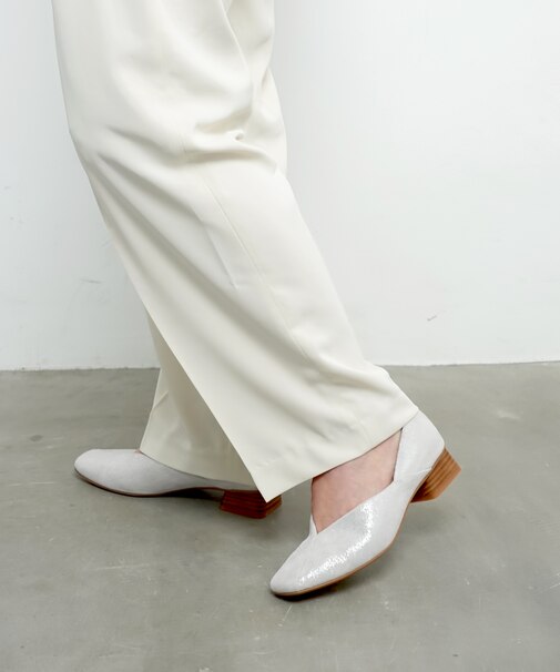 ノイエ ディフュージョン neue diffusion Vカットスクエアトゥパンプス/ND24074