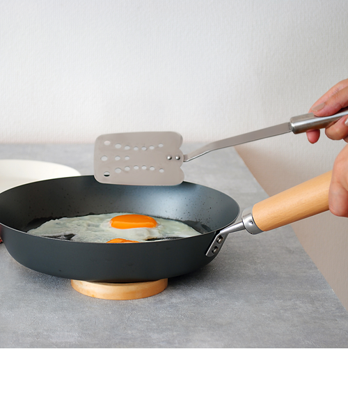 ふらいぱん様 匠の技 鉄フライパン 20cm(IH対応) 605769 - as kitchen（アズ