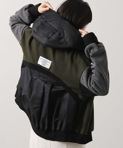 １＿バイカラーボアフーディー