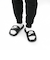 MCN9675　VICTORI ONE SLIDE　002BLACK/WHITE　613940-0004