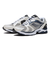 S70704-12　PROGRID TRIUMPH 4　WHITE/NAVY　672586-0001