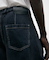 バレルシルエットのデニムパンツ