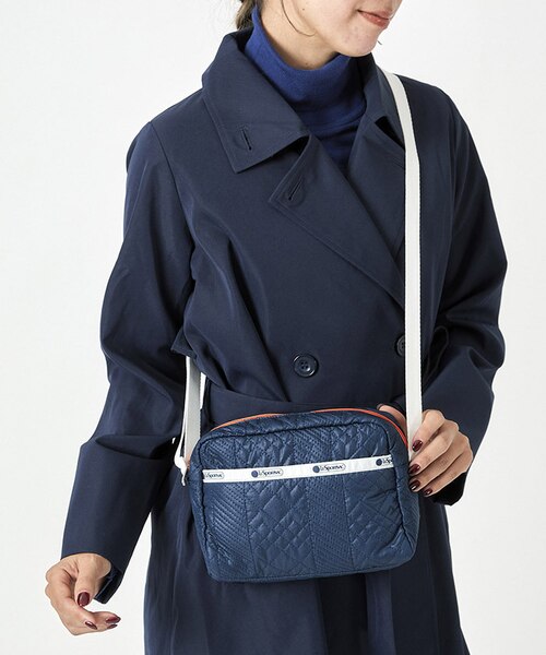 『美品』LESPORTSACネイビー キルティング ショルダーバッグ LeSportsac（レスポートサック）の「HELMET BAG ネイビーキルト
