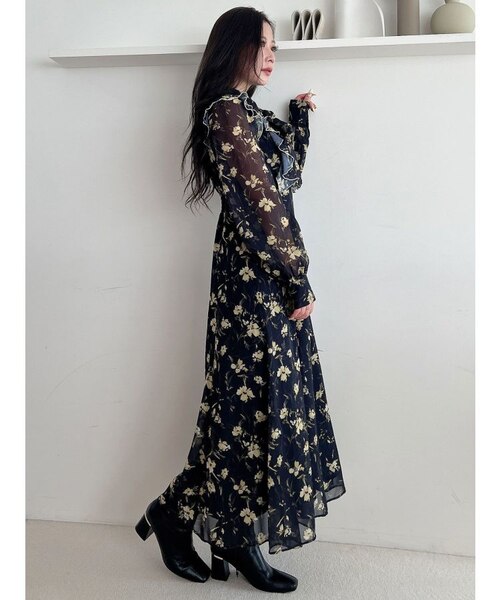 ラッフルフラワープリントワンピース｜マークスタイラー