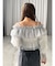 オフショルラッフルブラウス