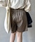 ギャザーウエスト合皮ショートパンツ