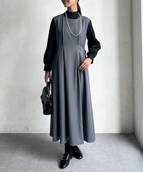 お値下げ中2025新品タグ付きRILATOタックジャンスカチャコールサロペット お値下げ中2025新品タグ付きRILATOタックジャンスカチャコール