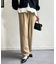カットタックテーパードパンツ