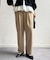 カットタックテーパードパンツ