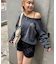【WHO'S WHO gallery】ラインストーンオフショルスウェット