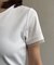 ヘンリーネックチャーム付きコンパクトTシャツ