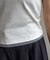 ヘンリーネックチャーム付きコンパクトTシャツ