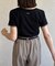 ヘンリーネックチャーム付きコンパクトTシャツ