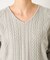 袖配色ケーブルVネックニット
