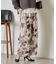 【柄で華やぐ】ぼかし花柄ツイルパンツ