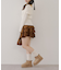 オフショルブローチ付きニット