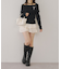 オフショルブローチ付きニット