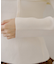 オフショルブローチ付きニット
