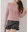 オフショルブローチ付きニット