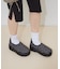 大人の日常にも寄り添う厚底スリッポン