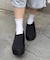 大人の日常にも寄り添う厚底スリッポン