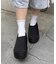 大人の日常にも寄り添う厚底スリッポン
