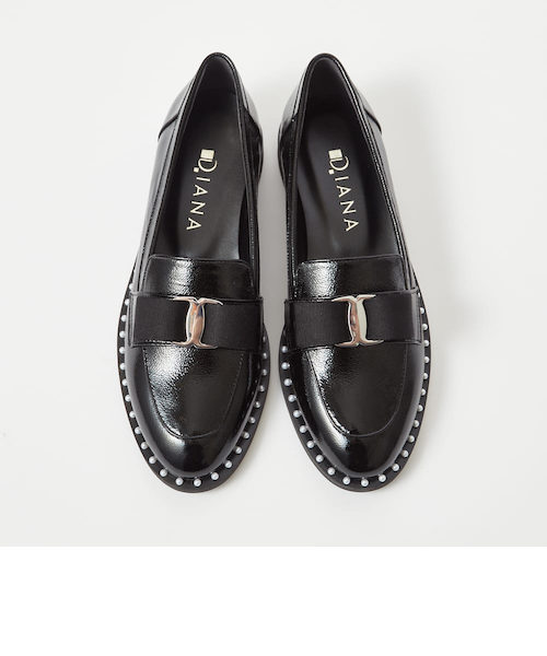 華やか甘めスタイルに◎リボン×パールローファー｜ダイアナの