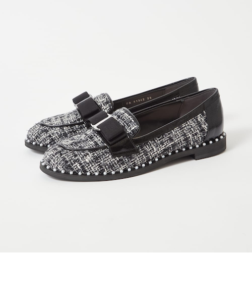 華やか甘めスタイルに◎リボン×パールローファー｜ダイアナの