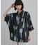 【今、売れています。】アブストラクトドルマンとろみシャツ/さらっとタッチ/ドレープ/美シルエット/総柄シャツ/モード