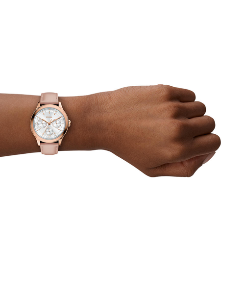 FOSSILマルチファンクション腕時計 キャンプもおすすめ、今夏の即戦力となる100m防水のソーラー