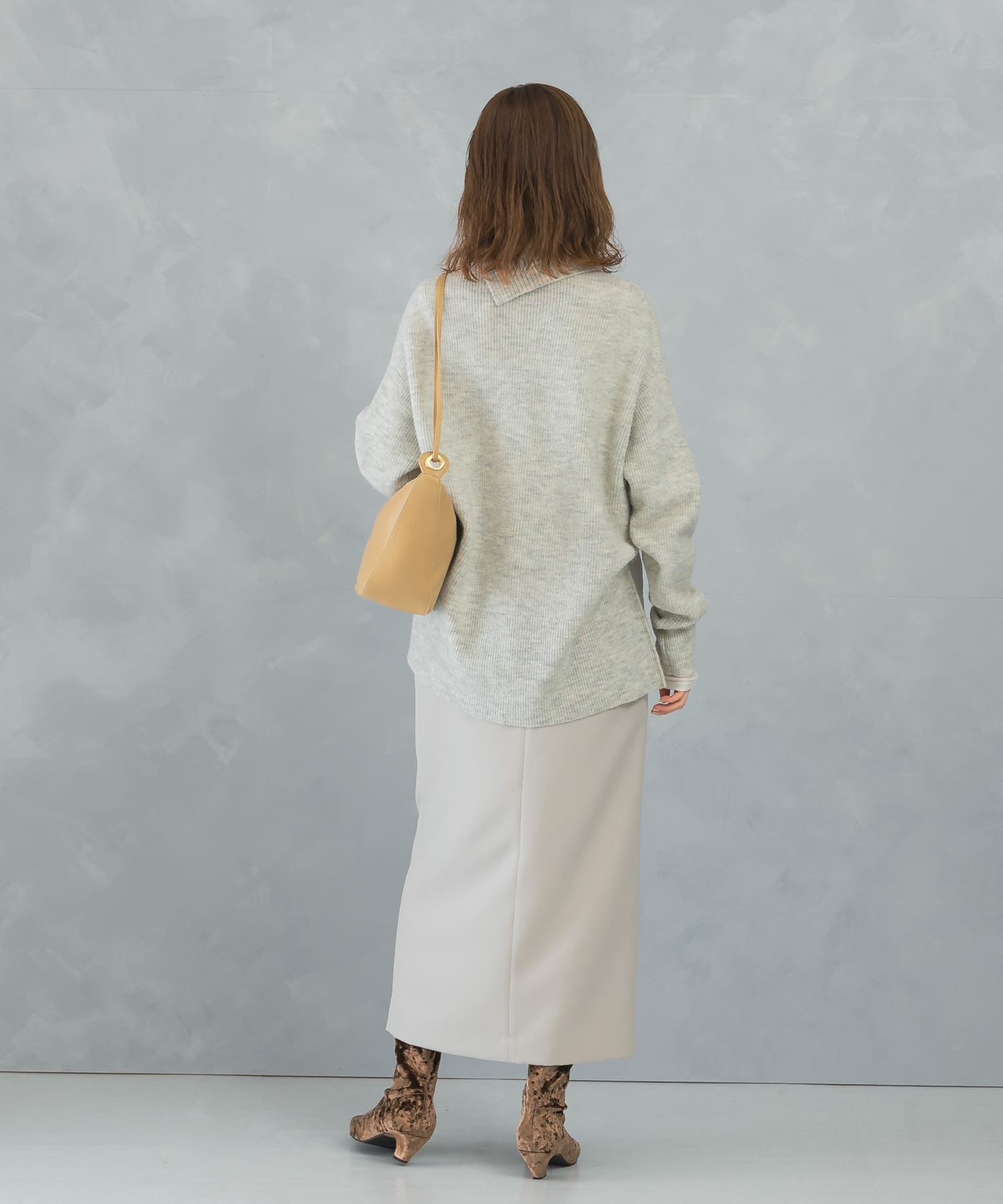 スリットタートルネックニット