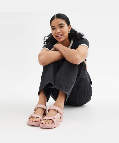 公式】スポーツ サンダル・シグネチャー キャンバス｜コーチ