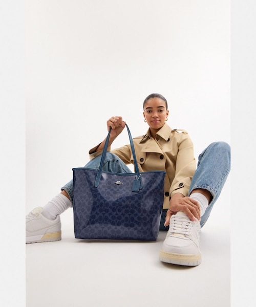 コーチ/ラージ シティ トート バッグ・シグネチャー キャンバス・ストライプ COACH OUTLET｜【公式】ラージ シティ トート バッグ
