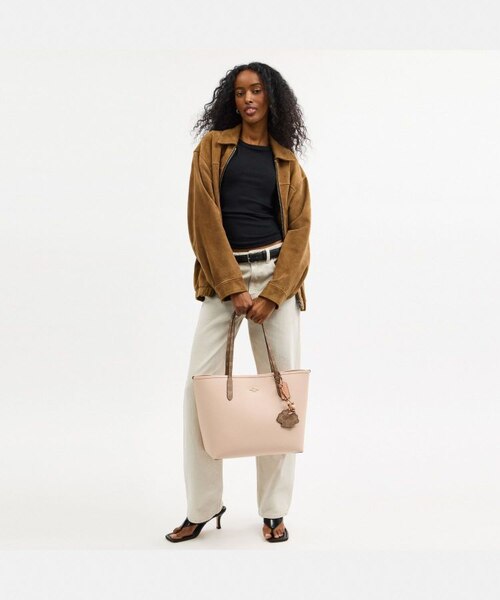 COACH ベージュ シティトートバッグ シェルチャーム付き 公式】シティ トート バッグ・シェル チャーム｜コーチ